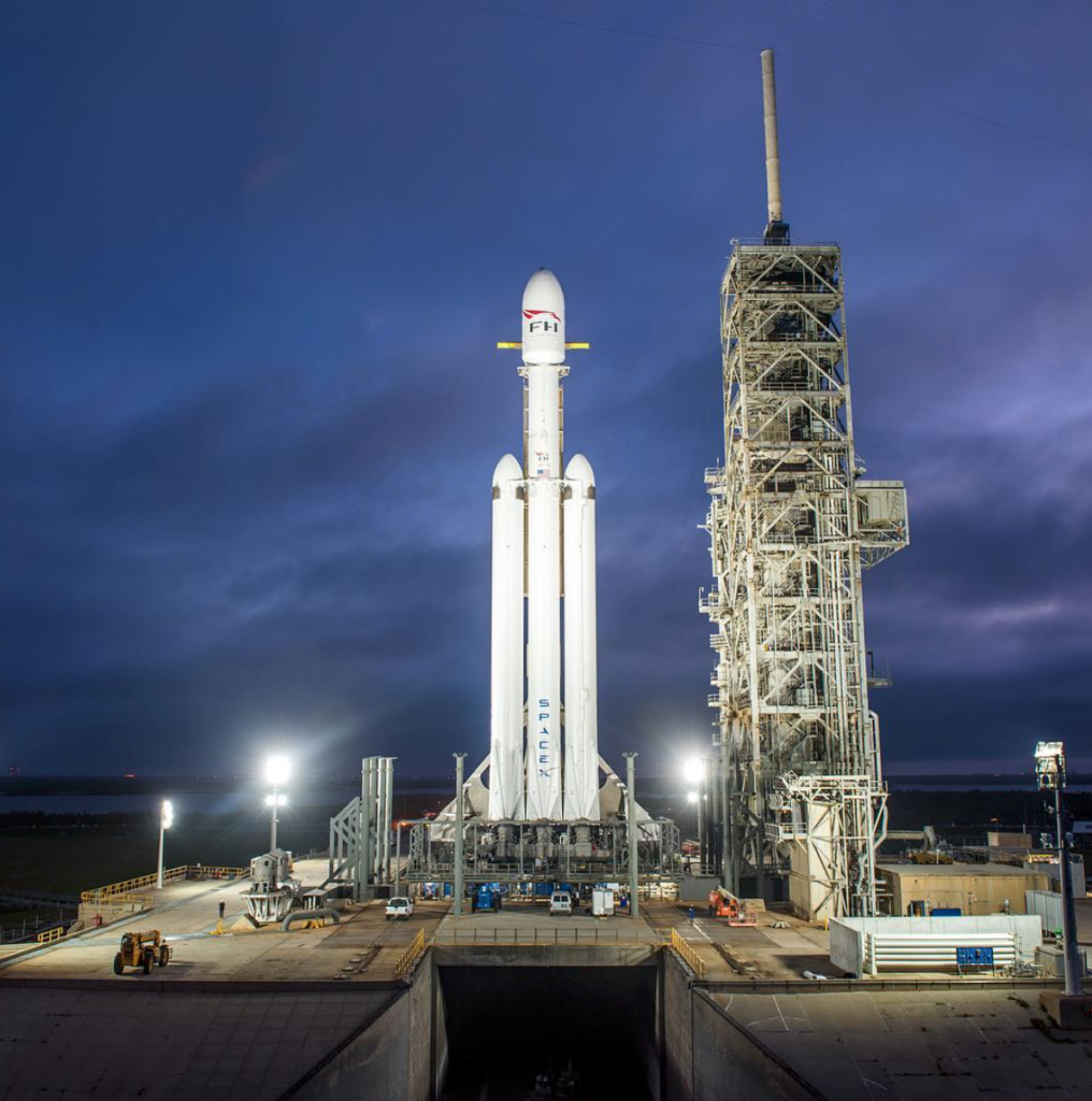 Elon Musk ha da poco annunciato la data prevista per il primo volo di test del Falcon Heavy, giorno che definirà l'inizio di una nuova era spaziale.