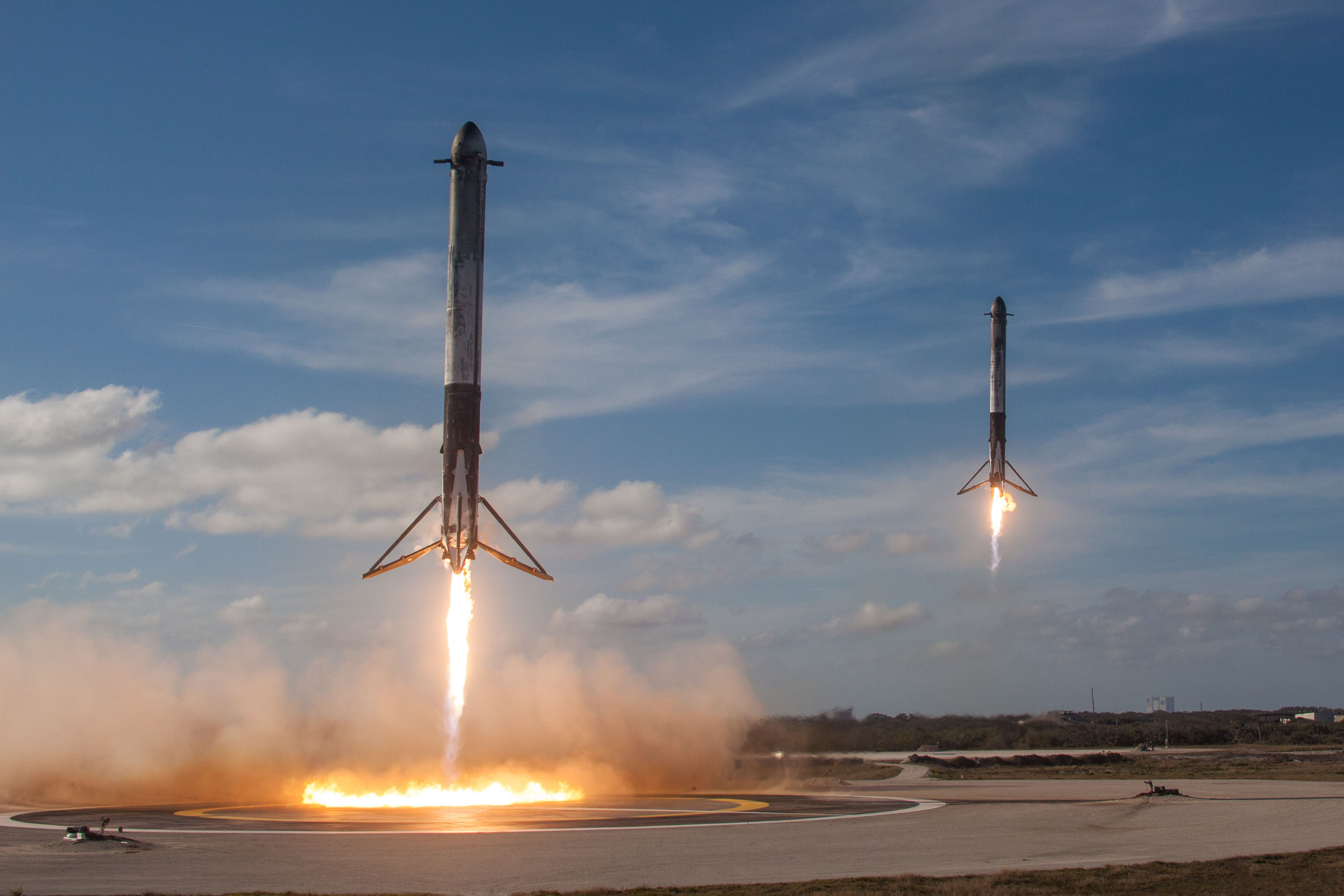 Un insolito spettacolo ci ha fatto rimanere a bocca aperta lo scorso 6 febbraio: i sei boom sonici prodotti dal rientro a terra dei booster del Falcon Heavy