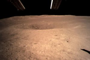 La sonda cinese è allunata lo scorso 3 gennaio e ha come obiettivi studiare il suolo lunare e realizzare degli esperimenti biologici.