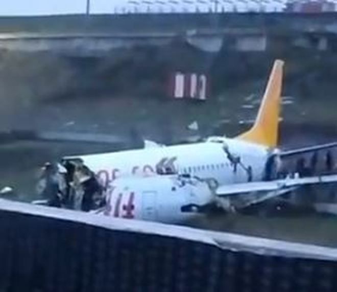 Instanbul: Boeing distrutto per essere uscito fuori pista