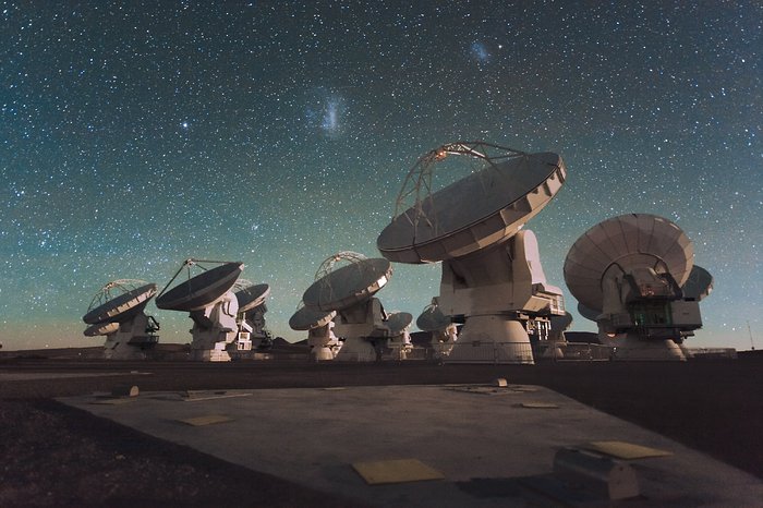 ALMA e le nubi di Magellano. Credits: ESO