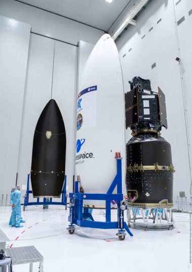 Ultimi preparativi per lo spacecraft in vista della missione VV17. Crediti: Arianespace.