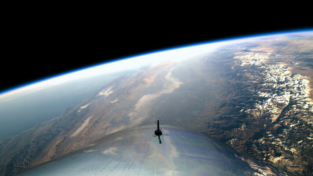 Vista della Terra dalla navicella Unity durante il primo volo spaziale. Crediti: The Spacechip Company.