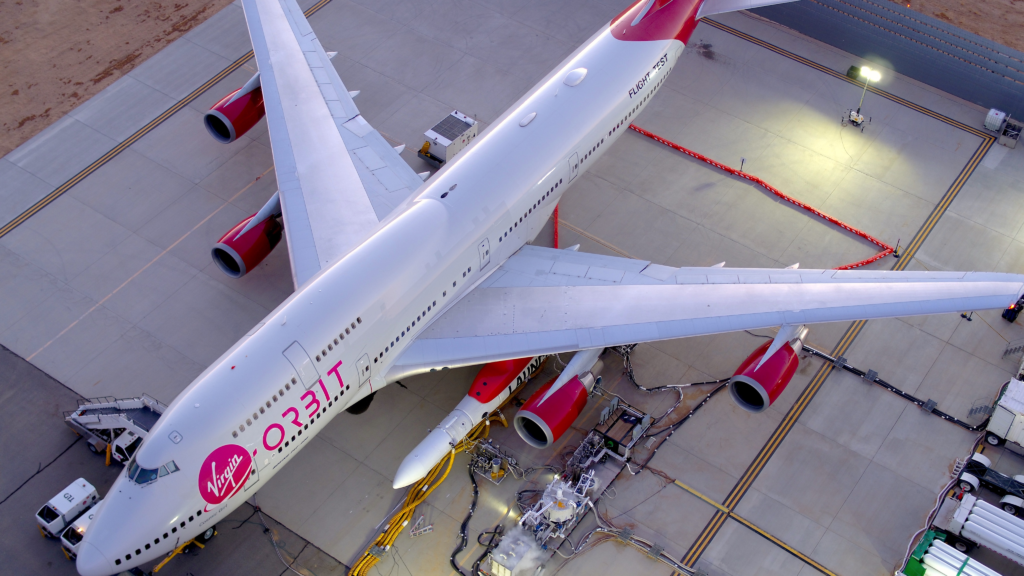 Preparazione della Cosmic Girl e di Launcher One al Mojave Air and Space Port. Crediti: Virgin Orbit.