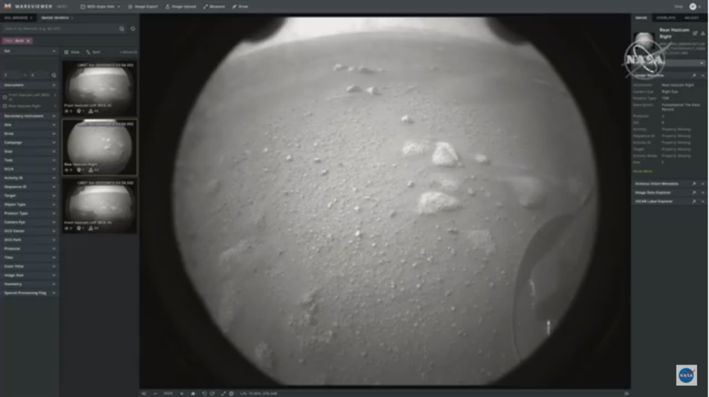 Prima immagine del rover Perseverance sul suolo marziano. Crediti: NASA.