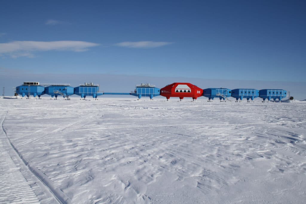 Stazione britannica Halley presente al circolo polare Antartico. Crediti: ESA.