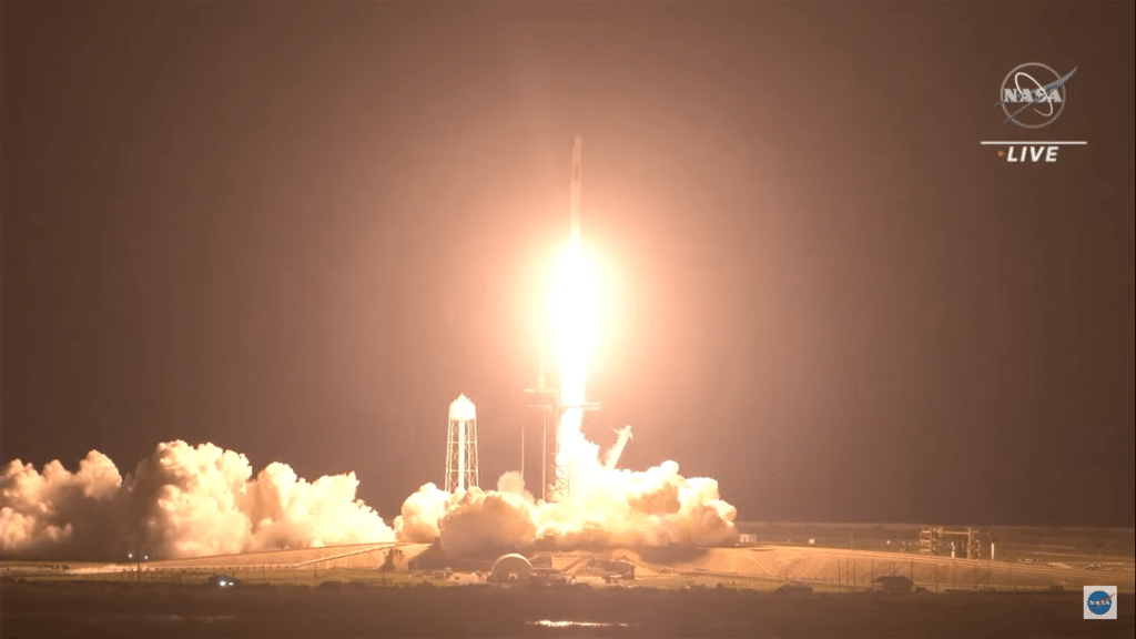 Firing dei 9 motori Merlin. Lift-Off del Falcon 9. Crediti: NASA YT channel.