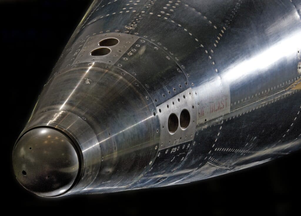Vista frontale del naso del North American X-15 mostrando in dettaglio la presenza del corpo smussato (il cosidetto blunt body) utile in termini aerodinamici, contrariamente a quanto si pensava in quel periodo storico. Crediti: Smithsonian NASM.