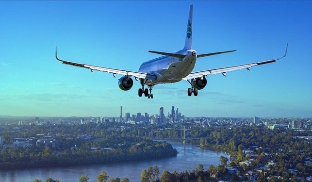 Aereo civile in volo, da anni si studiano soluzioni intelligenti per garantire l'utilizzo di un carburante green e ridurre le emissioni di CO2.
