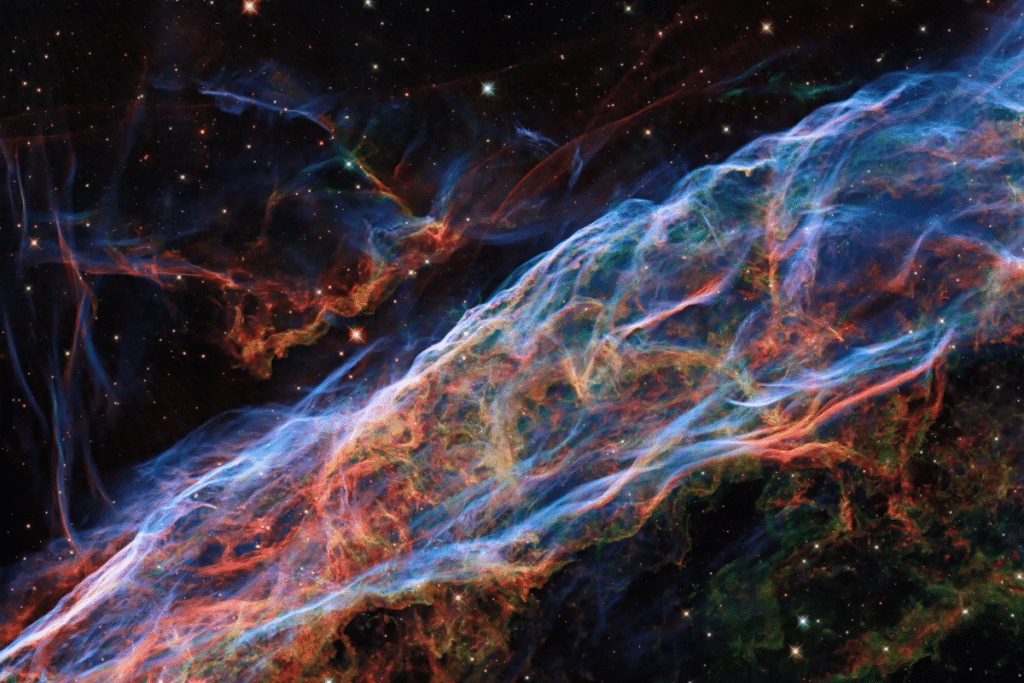 La nebulosa Veil costituisce i resti dell'esplosione di una supernova di circa 10 migliaia di anni fa. Crediti: ESA/Hubble/NASA Z. Levay