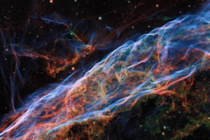 La nebulosa Veil costituisce i resti dell'esplosione di una supernova di circa 10 migliaia di anni fa. Crediti: ESA/Hubble/NASA Z. Levay