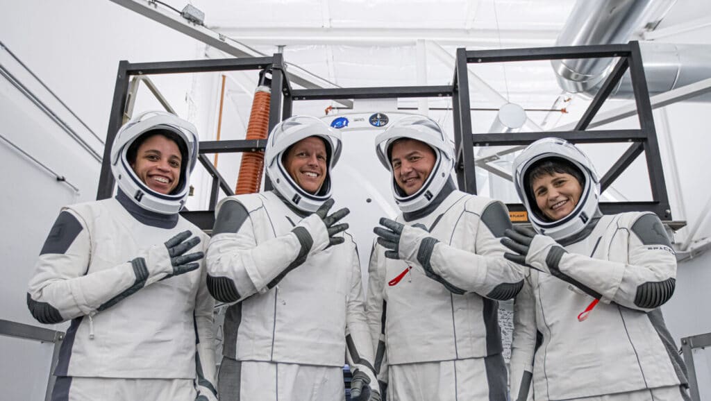 Samantha Cristoforetti non sarà più la comandante della ISS. Sarebbe stata la prima donna europea al comando di una spedizione sulla ISS.