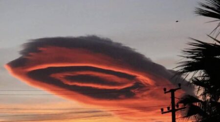 UFO rosa nei cieli della Turchia? Ecco cos’è veramente