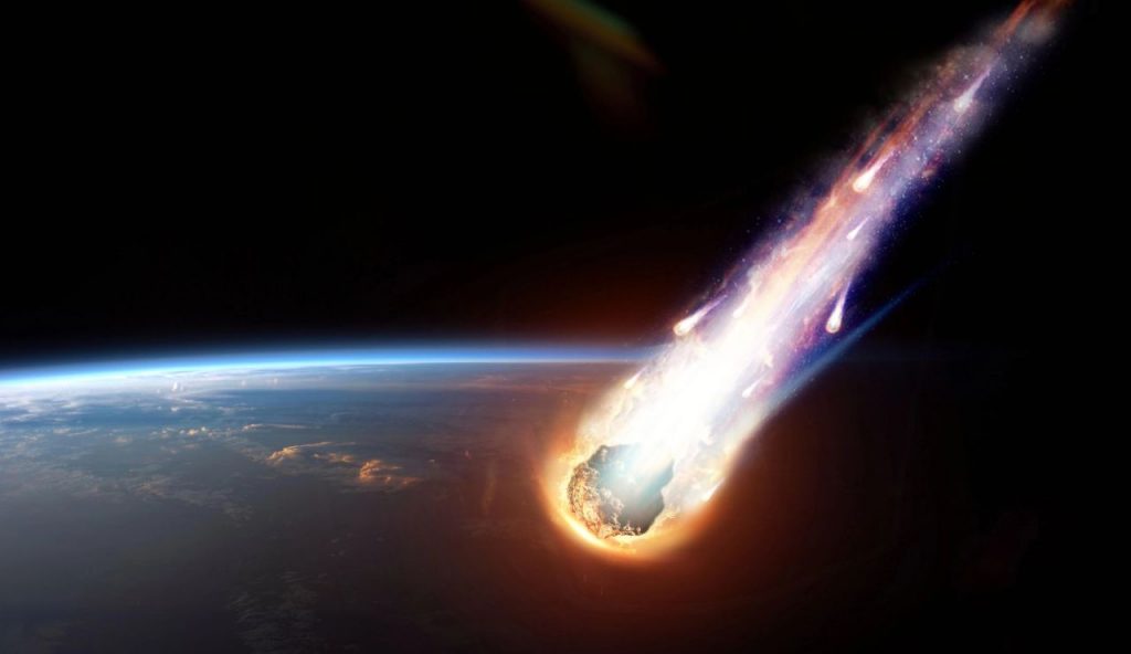 Rappresentazione di un meteorite o bolide mentre entra nell'atmosfera terrestre