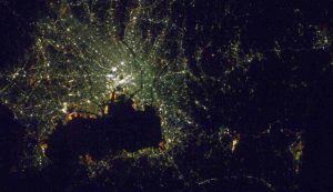 Città di Tokyo, Giappone, vista dall'alto, di notte