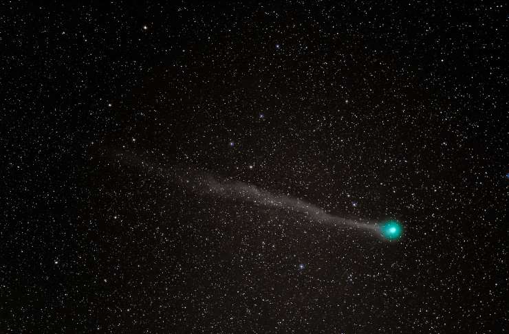 La cometa Lovejoy attraversa lo spazio