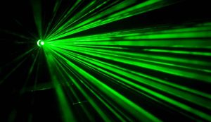 Illustrazione di un laser (Pixabay)