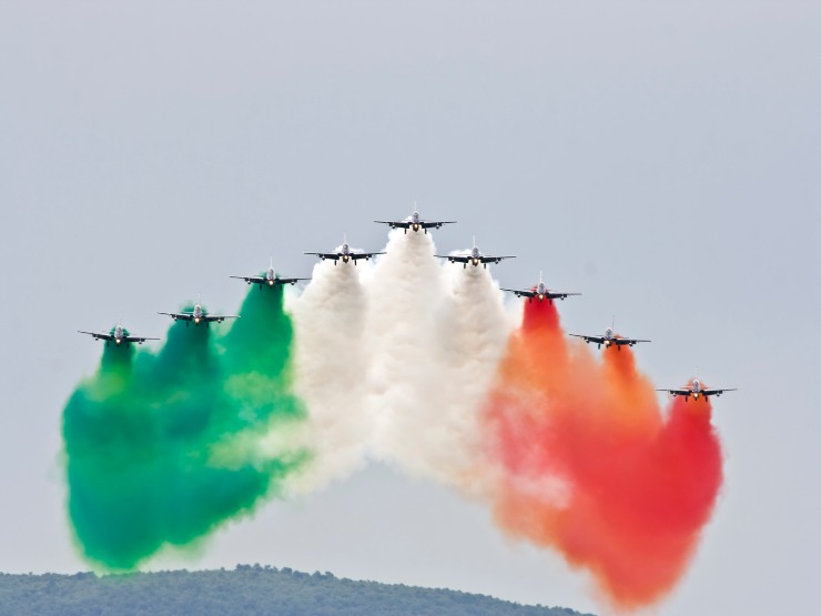 Frecce tricolori in volo