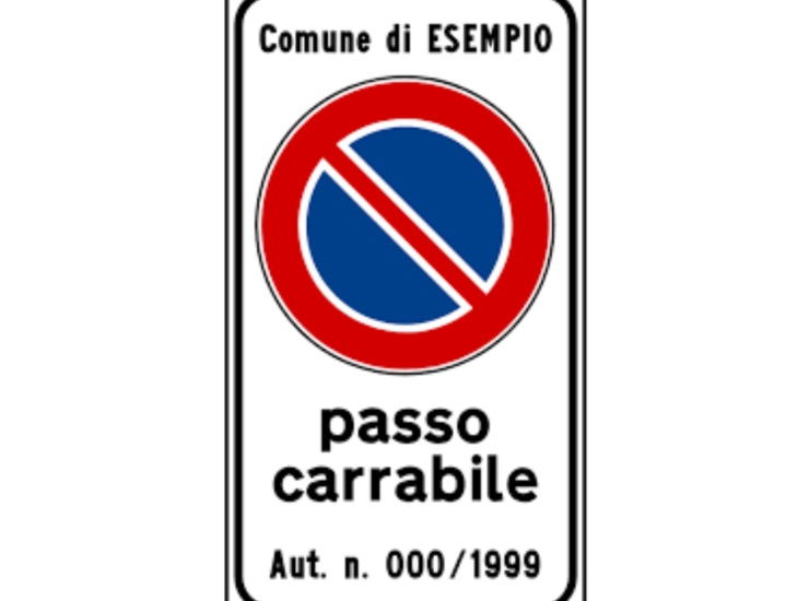 Segnale di Passo Carrabile (Wikimedia Commons foto)