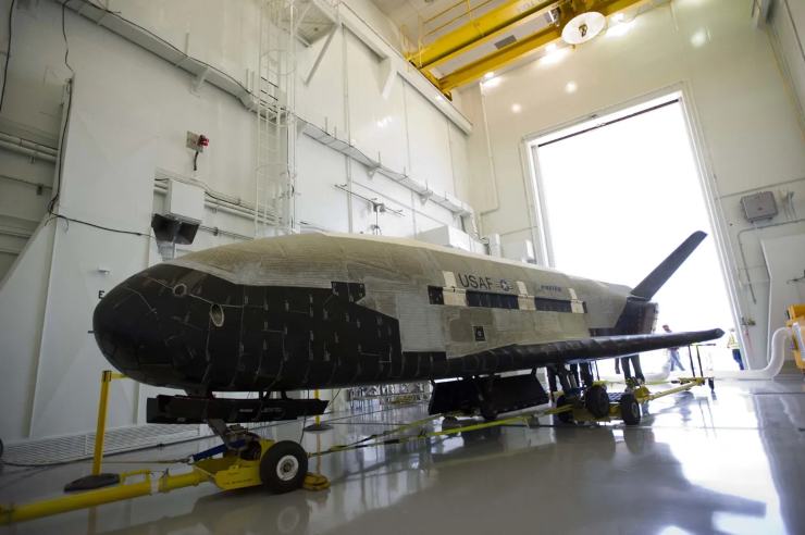 l'X-37B dopo aver completato un volo (US Air Force Photo)