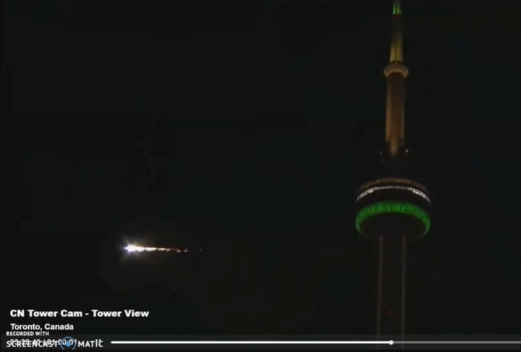 Illustrazione dell'asteroide near-Earth 2022 WJ1 (webcam puntata sulla CN Tower di Toronto FOTO) -