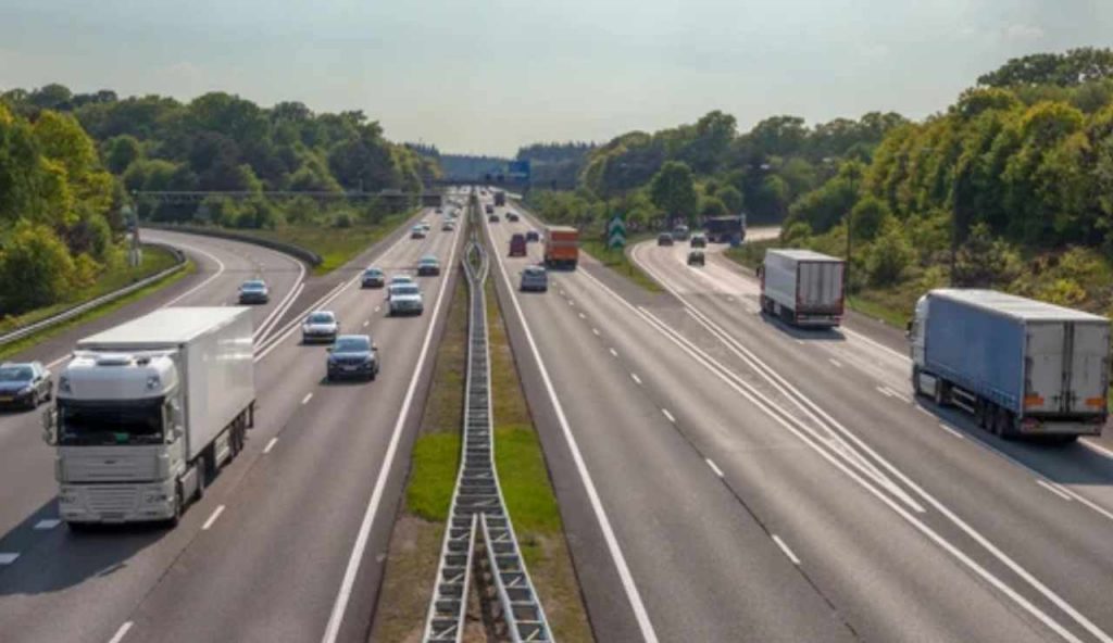 Illustrazione di un'autostrada (Depositphotos)