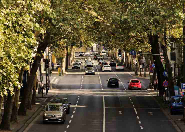 Strada con traffico