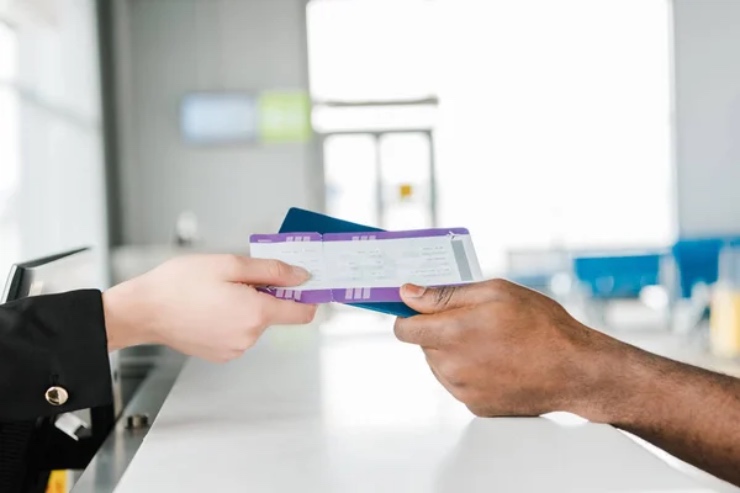 Controllo biglietti in aeroporto