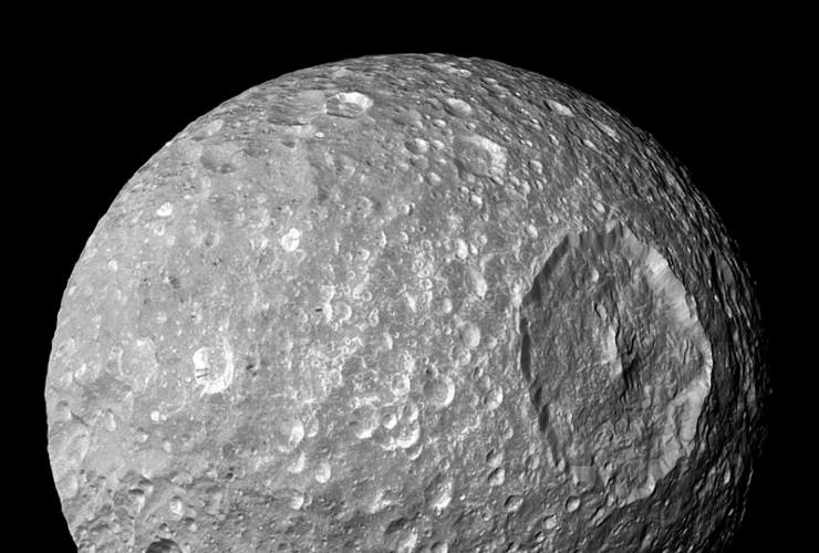 Parte i Mimas, satellite di Saturno (Wikipedia