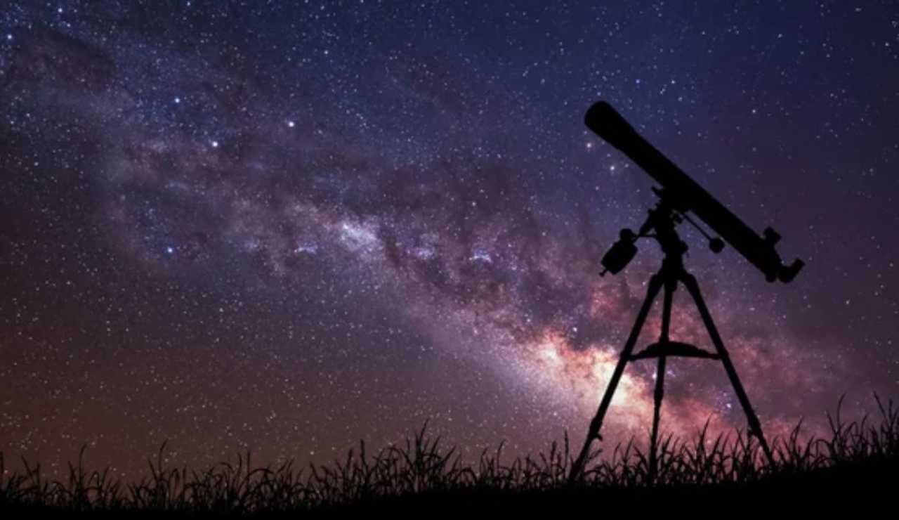 Telescopio e meraviglie del cielo (Depositphotos foto)